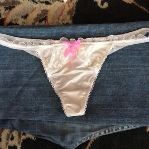 NWT Victoria’s Secret thong gray pink white M